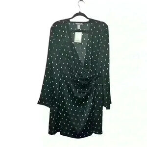 H&M Patterned Black and White tie-wrap flowy satin like dress, size XXL